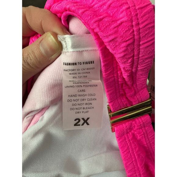 Hot Pink Textured One Piece Swimsuit with Underwire 2X (FTF) - Picture 12 of 12